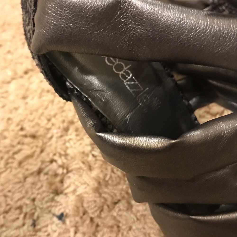 Shoes - Picture 5 of 8